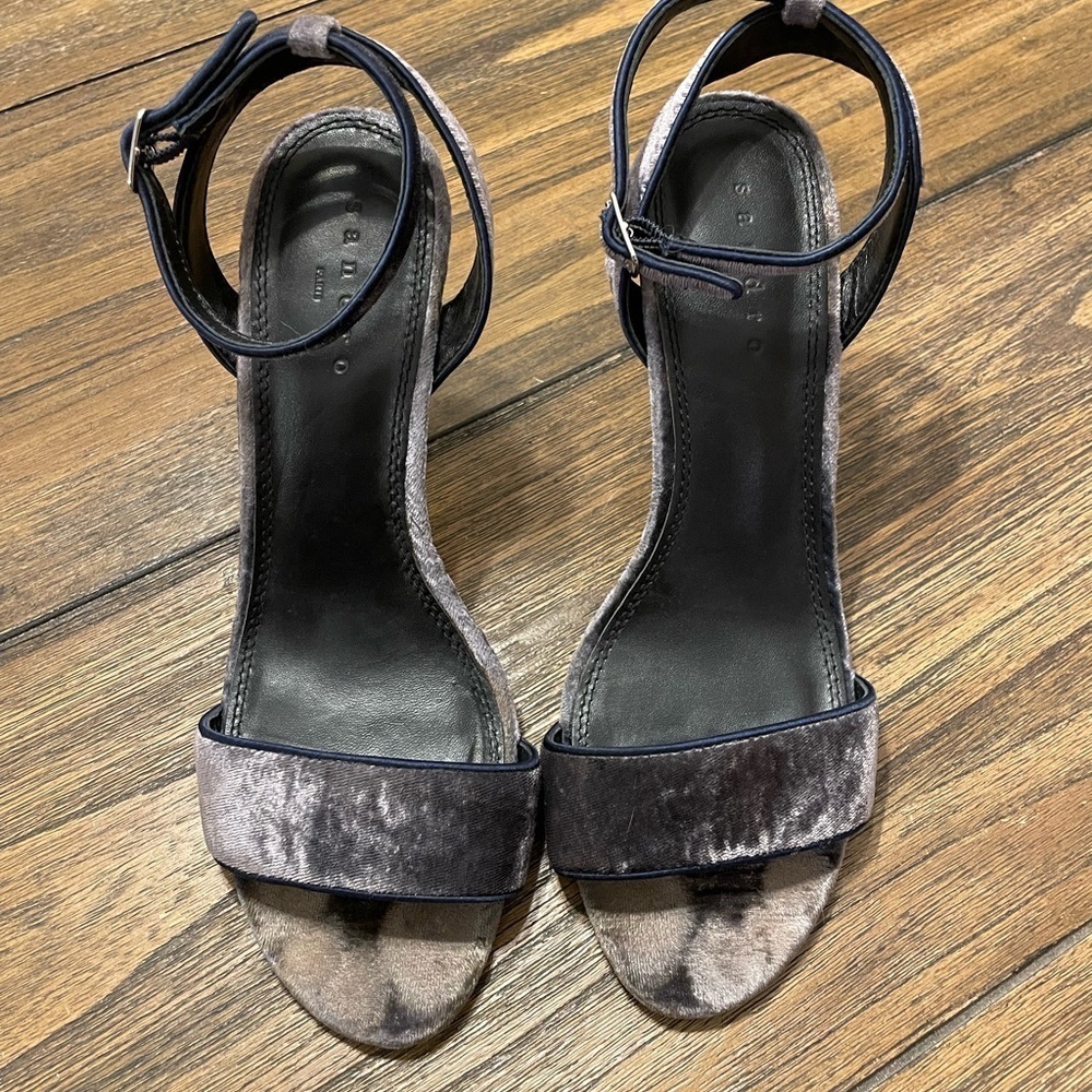 Sandro Nina Dark Blue Velvet T-Strap Sandal Stiletto Heels Size 8.5 Party City - Picture 11 of 11